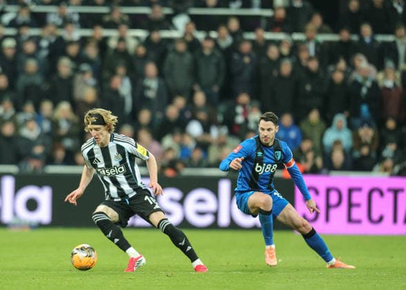 Emirates FA Cup Third Round Newcastle United v Bournemouth Anthony Gordon of Newcastle United turns on the ball during the Emirates FA Cup Third Round match Newcastle United vs Bournemouth at St. James s Park, Newcastle, United Kingdom, 10th January 2026 (Photo by Richard Bierton News Images) Newcastle St. James s Park Tyne and Wear United Kingdom Copyright: xRichardxBierton NewsxImagesx