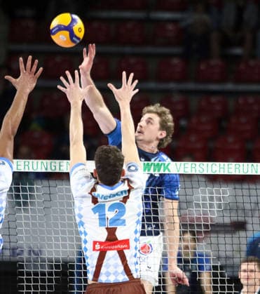 von links Laurenz WELSCH (Herrsching), Simon GALLAS (Herrsching), He-Volleyball, 1. BL, 25 26, WWK Herrschingvs VfB Frierichshafen, BMW Park, Muenchen, Copyright: WolfgangxFehrmann