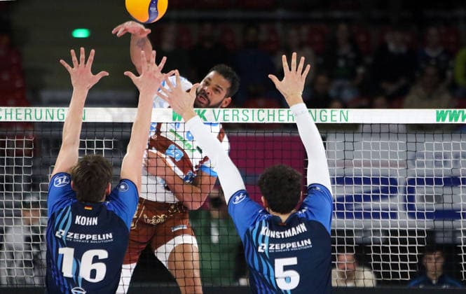 in der Mitte Gustavo AVILA (Herrsching), He-Volleyball, 1. BL, 25 26, WWK Herrschingvs VfB Frierichshafen, BMW Park, Muenchen, Copyright: WolfgangxFehrmann