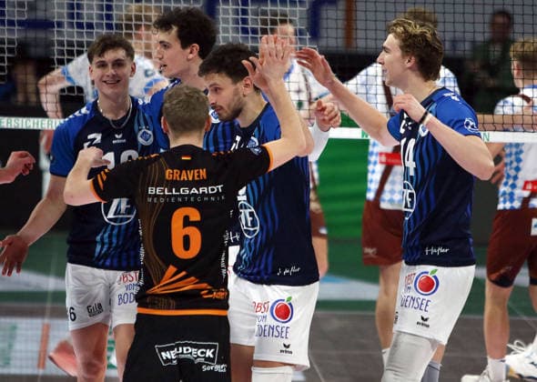 Friedrichshafener Freude nach Punktgewinn, He-Volleyball, 1. BL, 25 26, WWK Herrschingvs VfB Frierichshafen, BMW Park, Muenchen, Copyright: WolfgangxFehrmann