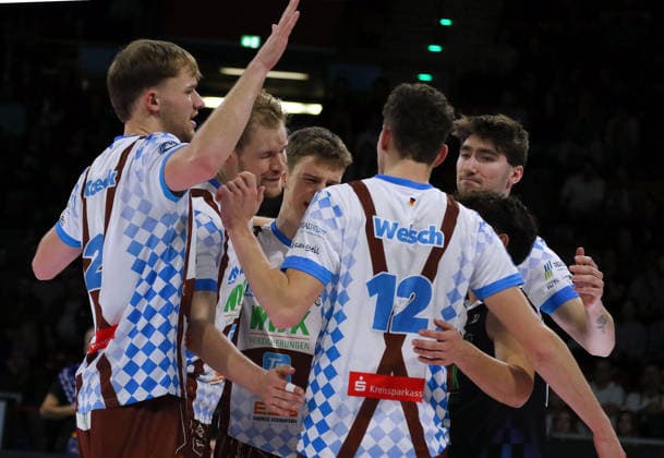 Herrschinger Freude ueber Punktgewinn, He-Volleyball, 1. BL, 25 26, WWK Herrschingvs VfB Frierichshafen, BMW Park, Muenchen, Copyright: WolfgangxFehrmann