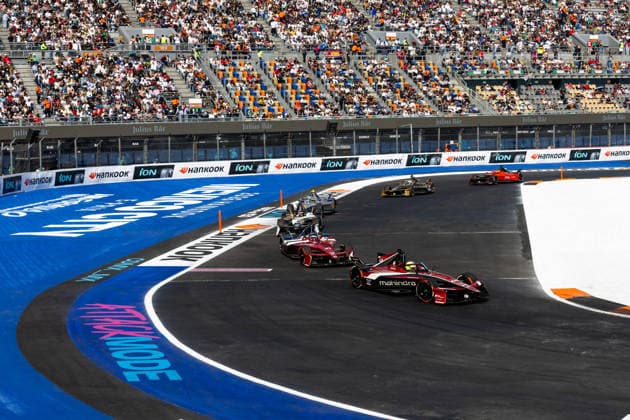 2025 FORMULA E MEXICO CITY ePRIX 48 MORTARA Edoardo (swi), Mahindra Racing, Mahindra M12Electro, action 37 CASSIDY Nick (nzl), Citroën Racing Formula E Team, Citroën, action during the the Mexico City Paulo ePrix, 2nd round of the 2025-26 ABB FIA Formula E World Championship, WM, Weltmeisterschaft on the Autodromo Hermanos Rodriguez from January 8 to 10, 2025 in Mexico City, Mexico - Mexico CityMexico Copyright: xDamienxDoumerguex