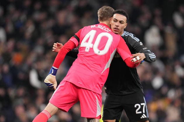 Emirates FA Cup Third Round Tottenham Hotspur v Aston Villa Marco Bizot of Aston Villa and Morgan Rogers of Aston Villa ahead of the Emirates FA Cup Third Round match Tottenham Hotspur vs Aston Villa at Tottenham Hotspur Stadium, London, United Kingdom, 10th January 2026 (Photo by Harvey Murphy News Images) Copyright: xHarveyxMurphy NewsxImagesx