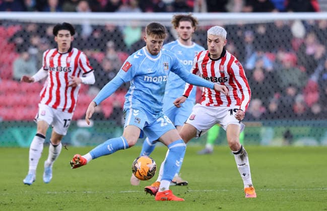 Coventry City s Josh Eccles shields the ball from Stoke City s Tomas Rigo Stoke City v Coventry City, Emirates FA Cup, Third Round, Football, Bet365 Stadium, Stoke-on-Trent, UK - 10 Jan 2026Stoke-on-Trent Bet365 Stadium United Kingdom EDITORIAL USE ONLY No use with unauthorised audio, video, data, fixture lists, club league logos or live services. Online in-match use limited to 120 images, no video emulation. No use in betting, games or single club league player publications. Copyright: xAlexxDodd Shutterstockx 16254078fr