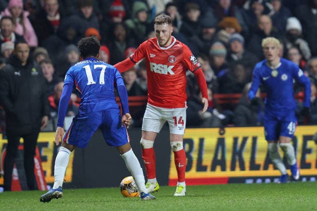 Sonny Carey of Charlton Athletic receives pressure from Andrey Santos of Chelsea during the FA Cup match between Charlton Athletic and Chelsea at The Valley in London, England (Photo by Alexander Canillas Sports Press Photo) Copyright: xAlexanderxCanillas SPPx Sportspressphoto_SPR80591