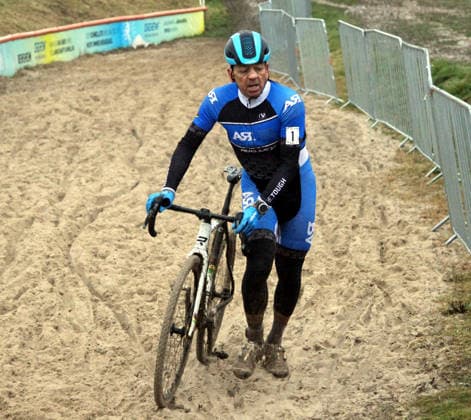 lsb - Radsport - Cyclo Cross - Deutsche Meisterschaften in Bensheim - 10. und 11.01.2026 - Saison 2025-2026 - Bensheim v. l. Armin Raible Deutscher Meister Masters 4 in der Sandpassage Aktion, Einzelbild, -