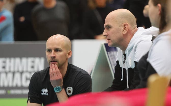 Ludwigsburg , Volleyball Bundesliga , Barock Volleys MTV Ludwigsburg vs. FT 1844 Freiburg , von links: Trainer Hasse Mattila Michael Dornheim (Ludwigsburg )