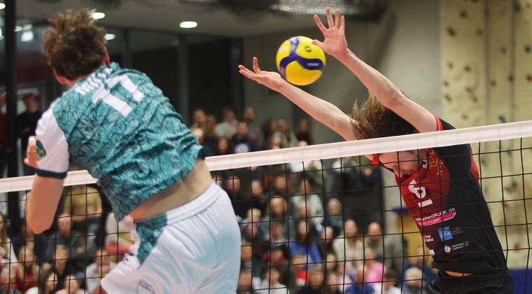 Ludwigsburg , Volleyball Bundesliga , Barock Volleys MTV Ludwigsburg vs. FT 1844 Freiburg , rechts: Ben-Simon Bonin (Ludwigsburg )