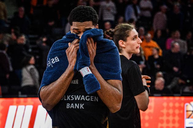 Neu Ulm, Deutschland, 10.01.26: David Nguessan (Basketball Loewen Braunschweig) enttaeusscht waehrend des Basketball Bundesliga Spiels zwischen ratiopharm ulm vs Basketball Loewen Braunschweig in der ratiopharm Arena am 10. Januar 2026 in Neu Ulm, Deutschland. (Foto von Harry Langer DeFodi Images) ratiopharm Arena, Germany, 10.01.26: David Nguessan (Basketball Loewen Braunschweig) looks dejected during the Basketball Bundesliga match between ratiopharm ulm vs Basketball Loewen Braunschweig at Neu Ulm on January 10, 2026 in ratiopharm Arena, Germany. (Photo by Harry Langer DeFodi Images) (Photo by Harry Langer DeFodi Images) -