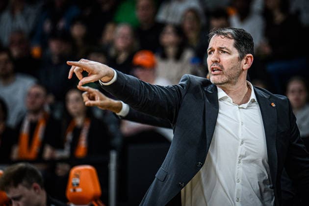 Neu Ulm, Deutschland, 10.01.26: Head Coach Ty Harrelson (ratiopharm ulm) gestikuliert, gestik waehrend des Basketball Bundesliga Spiels zwischen ratiopharm ulm vs Basketball Loewen Braunschweig in der ratiopharm Arena am 10. Januar 2026 in Neu Ulm, Deutschland. (Foto von Harry Langer DeFodi Images) ratiopharm Arena, Germany, 10.01.26: Head Coach Ty Harrelson (ratiopharm ulm) gestures during the Basketball Bundesliga match between ratiopharm ulm vs Basketball Loewen Braunschweig at Neu Ulm on January 10, 2026 in ratiopharm Arena, Germany. (Photo by Harry Langer DeFodi Images) (Photo by Harry Langer DeFodi Images) -