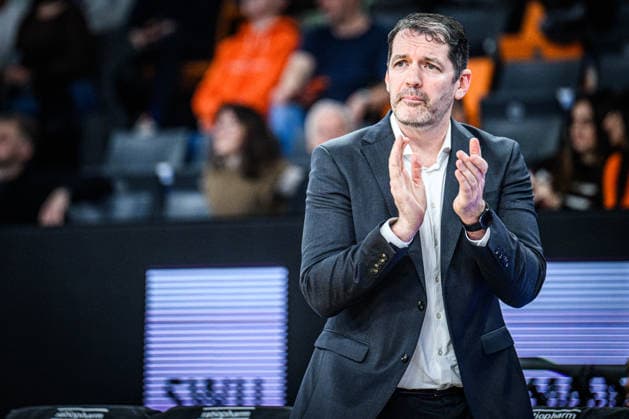 Neu Ulm, Deutschland, 10.01.26: Head Coach Ty Harrelson (ratiopharm ulm) gestikuliert, gestik waehrend des Basketball Bundesliga Spiels zwischen ratiopharm ulm vs Basketball Loewen Braunschweig in der ratiopharm Arena am 10. Januar 2026 in Neu Ulm, Deutschland. (Foto von Harry Langer DeFodi Images) ratiopharm Arena, Germany, 10.01.26: Head Coach Ty Harrelson (ratiopharm ulm) gestures during the Basketball Bundesliga match between ratiopharm ulm vs Basketball Loewen Braunschweig at Neu Ulm on January 10, 2026 in ratiopharm Arena, Germany. (Photo by Harry Langer DeFodi Images) (Photo by Harry Langer DeFodi Images) -