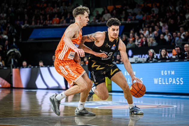 Neu Ulm, Deutschland, 10.01.26: Tobias Jensen (ratiopharm ulm) und Joshua Obiesie (Basketball Loewen Braunschweig) im Zweikampf waehrend des Basketball Bundesliga Spiels zwischen ratiopharm ulm vs Basketball Loewen Braunschweig in der ratiopharm Arena am 10. Januar 2026 in Neu Ulm, Deutschland. (Foto von Harry Langer DeFodi Images) ratiopharm Arena, Germany, 10.01.26: Tobias Jensen (ratiopharm ulm) und Joshua Obiesie (Basketball Loewen Braunschweig) battle for the ball during the Basketball Bundesliga match between ratiopharm ulm vs Basketball Loewen Braunschweig at Neu Ulm on January 10, 2026 in ratiopharm Arena, Germany. (Photo by Harry Langer DeFodi Images) (Photo by Harry Langer DeFodi Images) -