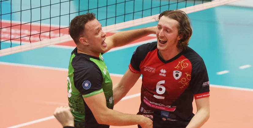 Ludwigsburg , Volleyball Bundesliga , Barock Volleys MTV Ludwigsburg vs. FT 1844 Freiburg , von links: Jeffrey Klok Ben-Simon Bonin ( Ludwigsburg ) , Jubel