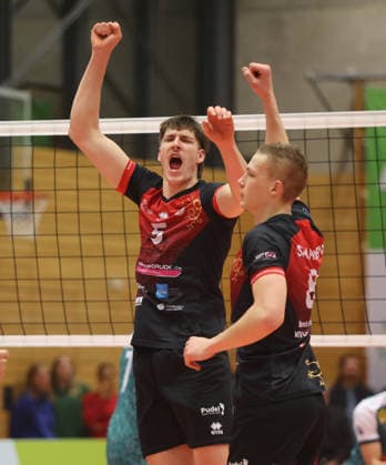 Ludwigsburg , Volleyball Bundesliga , Barock Volleys MTV Ludwigsburg vs. FT 1844 Freiburg , von links: Jan Huber Tomi Saarinen ( Ludwigsburg ) , Jubel