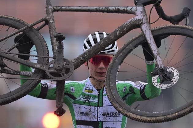 Belgian Mats Becque celebrates as he crosses the finish line to win the Novices first year men race at the Belgian Cyclocross Championships in Beringen on Sunday 11 January 2026. DAVIDxPINTENS  x155104702x