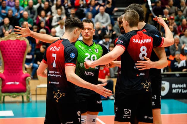 Ludwigsburg: 1. BLM - 25 26 - MTV Ludwigsburg - FT 1844 Freiburg Tim Koepfli Köpfli (Ludwigsburg), Jeffrey Klok (Ludwigsburg), Tomi Saarinen (Ludwigsburg), Ludwigsburg Innenstadtsporthalle Baden-Württemberg Deutschland