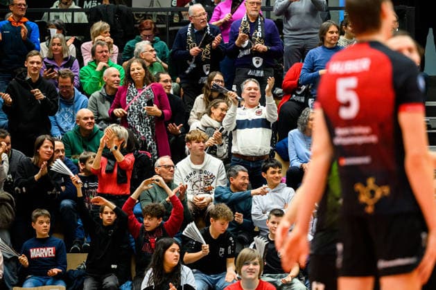 Ludwigsburg: 1. BLM - 25 26 - MTV Ludwigsburg - FT 1844 Freiburg Fankurve Fans Fanblock Zuschauer Ludwigsburg Innenstadtsporthalle Baden-Württemberg Deutschland
