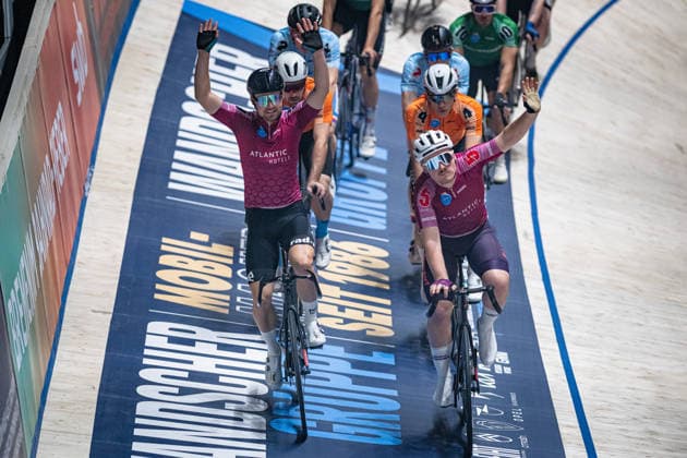 BREISE Max David, MALCHAREK Moritz: Sixdays Bremen 2026 Team 5 - ATLANTIC HOTELS - BREISE Max David ( GER ) - Black - MALCHAREK Moritz ( GER ) - Red Querformat - quer - horizontal - Landscape - Event Veranstaltung: Sixdays Bremen 2026 - Category Kategorie: Cycling - Track cycling, Rad, Radsport, Bahnrad, Bahn Sixdays - Elite Men - Location Ort: Europe Germany - Bremen - ÖVB Arena - Discipline: Team Presentation - Distance: ... m - Date Datum: 10.01.2026 Saturday Day 2 -