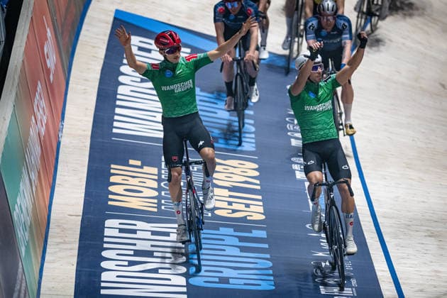 DONEGA Matteo, SIERRA Juan David: Sixdays Bremen 2026 Team 10 - WANDSCHER GRUPPE - DONEGA Matteo ( ITA ) - Black - SIERRA Juan David ( ITA ) - Red Querformat - quer - horizontal - Landscape - Event Veranstaltung: Sixdays Bremen 2026 - Category Kategorie: Cycling - Track cycling, Rad, Radsport, Bahnrad, Bahn Sixdays - Elite Men - Location Ort: Europe Germany - Bremen - ÖVB Arena - Discipline: Team Presentation - Distance: ... m - Date Datum: 10.01.2026 Saturday Day 2 -