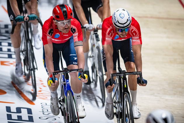 CONSONNI Simone, SCARTEZZINI Michele: Sixdays Bremen 2026 Team 6 - STARK-GEBÄUDEREINIGUNG - CONSONNI Simone ( ITA ) - Black - SCARTEZZINI Michele ( ITA ) - Red Querformat - quer - horizontal - Landscape - Event Veranstaltung: Sixdays Bremen 2026 - Category Kategorie: Cycling - Track cycling, Rad, Radsport, Bahnrad, Bahn Sixdays - Elite Men - Location Ort: Europe Germany - Bremen - ÖVB Arena - Discipline: Team Presentation - Distance: ... m - Date Datum: 10.01.2026 Saturday Day 2 -
