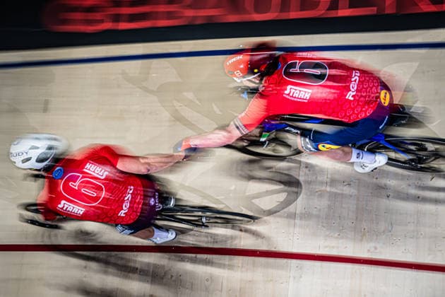 CONSONNI Simone, SCARTEZZINI Michele: Sixdays Bremen 2026 Team 6 - STARK-GEBÄUDEREINIGUNG - CONSONNI Simone ( ITA ) - Black - SCARTEZZINI Michele ( ITA ) - Red Querformat - quer - horizontal - Landscape - Event Veranstaltung: Sixdays Bremen 2026 - Category Kategorie: Cycling - Track cycling, Rad, Radsport, Bahnrad, Bahn Sixdays - Elite Men - Location Ort: Europe Germany - Bremen - ÖVB Arena - Discipline: Madison - Distance: ... m - Date Datum: 10.01.2026 Saturday Day 2 -