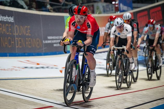 CONSONNI Simone: Sixdays Bremen 2026 Team 6 - STARK-GEBÄUDEREINIGUNG - CONSONNI Simone ( ITA ) - Black Querformat - quer - horizontal - Landscape - Event Veranstaltung: Sixdays Bremen 2026 - Category Kategorie: Cycling - Track cycling, Rad, Radsport, Bahnrad, Bahn Sixdays - Elite Men - Location Ort: Europe Germany - Bremen - ÖVB Arena - Discipline: Madison - Distance: ... m - Date Datum: 10.01.2026 Saturday Day 2 -