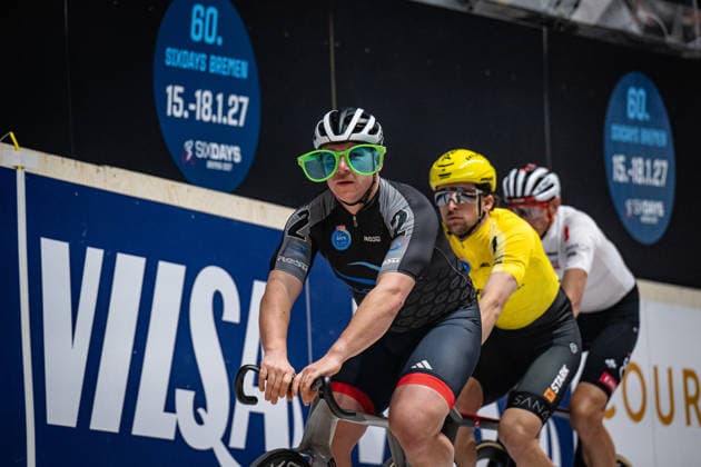 ROTHERHAM Matthew: Sixdays Bremen 2026 Team 2 - VELO TRACK - ROTHERHAM Matthew ( GBR ) Querformat - quer - horizontal - Landscape - Event Veranstaltung: Sixdays Bremen 2026 - Category Kategorie: Cycling - Track cycling, Rad, Radsport, Bahnrad, Bahn Sixdays - Elite Men - Location Ort: Europe Germany - Bremen - ÖVB Arena - Discipline: Laola Sprint - Distance: ... m - Date Datum: 10.01.2026 Saturday Day 2 -