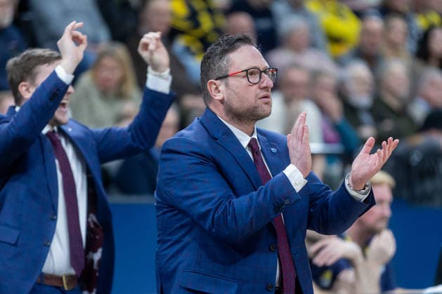 Oldenburg, Niedersachsen, DEU, 10.01.2026, Head-Coach Marco Ramondino (Syntainics MBC). EWE Baskets Oldenburg vs. Syntainics MBC. Basketball. 1. Basketball-Bundesliga Saison 2025 2026, 15. Spieltag, Grosse EWE Arena. EWE Baskets Oldenburg vs. Syntainics MBC