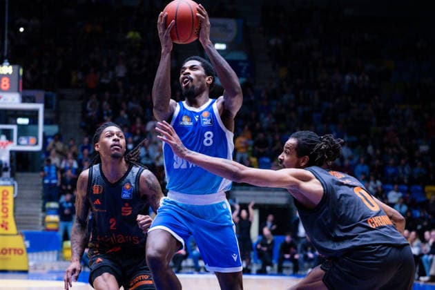 Nike Sibande (Niners Chemnitz, 02), William Christmas (Skyliners Frankfurt, 08) GER, BBL, Skyliners Frankfurt vs. Niners Chemnitz, SV Basketball, 1. Bundesliga, 15 Spieltag, Saison 2025 2026 10.01.2026 Eibner-Pressefoto Attila Ziga GER, BBL, Skyliners Frankfurt vs. Niners Chemnitz, SV Basketball, 1. Bundesliga, 15 Spieltag, Saison 2025 2026 10.01.2026 Frankfurt am Main Copyright: xEibner-Pressefotox EP_AZA