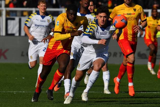 Lecce s midfielder Mohamed Kaba (77 US Lecce) and Parma s Centre-back Alessandro Circati (39 Parma Calcio 1913) in action during the Serie A Enilive soccer matchday 20 between US Lecce and Parma Calcio 1913 at the Via del Mare Stadium in Lecce, Italy, Sunday, January 11, 2026. (Credit Image: Giovanni Evangelista LaPresse)  Copyright: xGiovannixEvangelista LaPressex