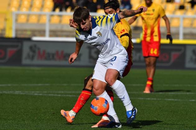 Lecce s midfielder Youssef Maleh (93 US Lecce) and Parma s Central Midfielder Adrian BernabÃ (10 Parma Calcio 1913) in action during the Serie A Enilive soccer matchday 20 between US Lecce and Parma Calcio 1913 at the Via del Mare Stadium in Lecce, Italy, Sunday, January 11, 2026. (Credit Image: Giovanni Evangelista LaPresse)  Copyright: xGiovannixEvangelista LaPressex