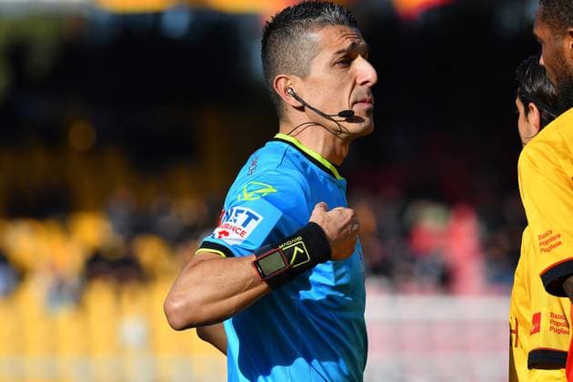 Referee Livio Marinelli reacts during the Serie A Enilive soccer matchday 20 between US Lecce and Parma Calcio 1913 at the Via del Mare Stadium in Lecce, Italy, Sunday, January 11, 2026. (Credit Image: Giovanni Evangelista LaPresse)  Copyright: xGiovannixEvangelista LaPressex