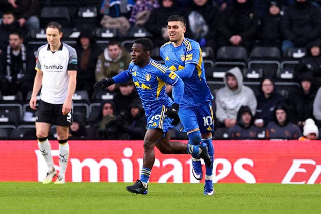 Derby County v Leeds United, Emirates FA Cup Wilfried Gnonto of Leeds United celebrates his equalling goal with Joel Piroe of Leeds United 1-1 during the Derby County v Leeds United Emirates FA Cup Third Round match at Pride Park Stadium, Derby, England on 11 January 2026 Credit: Ryan Crockett Every Second Media Editorial use only. All images are copyright Every Second Media Limited. No images may be reproduced without prior permission. All rights reserved. Premier League and Football League images are subject to licensing agreements with Football DataCo Limited. see https: www.football-dataco.com Copyright: xIMAGO EveryxSecondxMediax ESM-1751-0052 RyanxCrockettx xEveryxSecondxMediax
