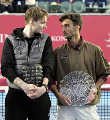 (260111) -- HONG KONG, Jan. 11, 2026 -- Alexander Bublik (L) of Kazakhstan and Lorenzo Musetti of Italy communicates with each other during the awarding ceremony after the men s singles final at the ATP, Tennis Herren Hong Kong Open tennis tournament in Hong Kong, China, Jan. 11, 2026. ) (SP)CHINA-HONG KONG-TENNIS-ATP HONG KONG OPEN (CN) LoxPingxFai 