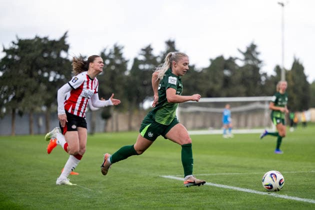 Thea Bjelde (VfL Wolfsburg, 02) am Ball, MLT, VfL Wolfsburg vs PSV Eindhoven, Fussball Frauen Testspiel, Trainingslager, Saison 2025 2026, 11.01.2026 MLT, VfL Wolfsburg vs PSV Eindhoven, Fussball Frauen Testspiel, Trainingslager, Saison 2025 2026, 11.01.2026 Attard Copyright: xEibner-Pressefoto Memmlerx EP_MMR