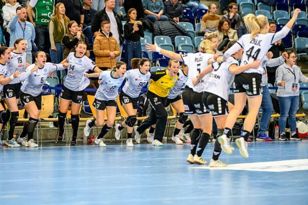 Handball Frauen EHF European League (EL) Women Gruppenphase Saison 2025 2026 VfL Oldenburg vs. HC Lokomotiva Zagreb 10.01.2026 Emotionen, Jubel, Freude über den Sieg, die Mannschaft von HC Lokomotiva Zagreb