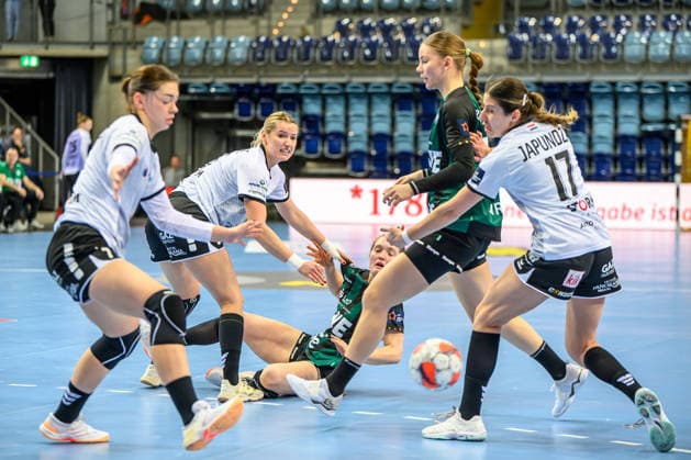 Handball Frauen EHF European League (EL) Women Gruppenphase Saison 2025 2026 VfL Oldenburg vs. HC Lokomotiva Zagreb 10.01.2026 Wolff, Laurentia (24, VfL Oldenburg) am Boden