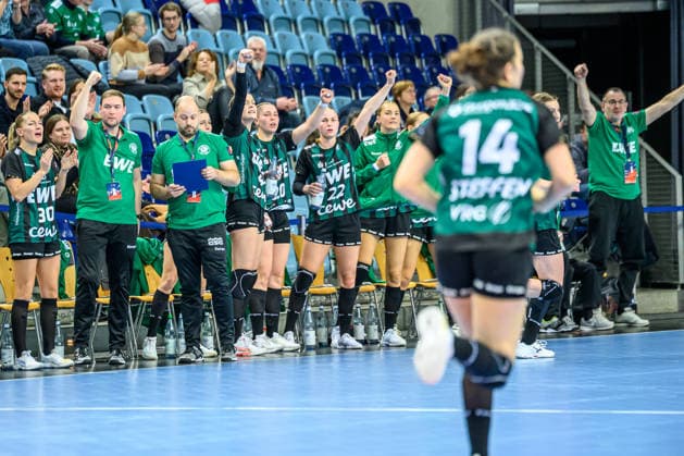 Handball Frauen EHF European League (EL) Women Gruppenphase Saison 2025 2026 VfL Oldenburg vs. HC Lokomotiva Zagreb 10.01.2026 Die Mannschaft des VfL Oldenburg freut sich über einen Treffer