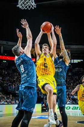 Basketball Berlin 11.01.2026 Saison 2025 2026 EasyCredit BBL 1. Bundesliga Männer, Herren Alba Berlin - MLP Academics Heidelberg Moses Wood (Alba Berlin, No.11) Paul Zipser (Heidelberg, No.09)