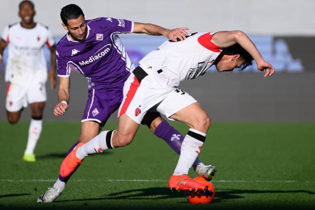 Fußball, Italien, AC Florenz - AC Mailand Rolando Mandragora of ACF Fiorentina and Ardon Jashari of AC Milan compete for the ball during the Serie A football match between ACF Fiorentina and AC Milan at Artemio Franchi stadium in Florence (Italy), January 11, 2026. andreaxstaccioli