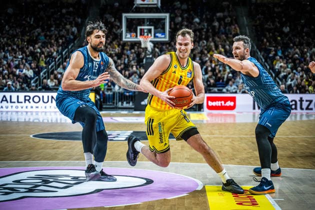 Basketball Berlin 11.01.2026 Saison 2025 2026 EasyCredit BBL 1. Bundesliga Männer, Herren Alba Berlin - MLP Academics Heidelberg Malte Delow (Alba Berlin, No.06) Paul Zipser (Heidelberg, No.09) Marcel Keßen (Heidelberg, No.15) Kessen