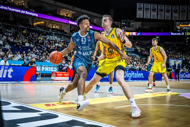 Basketball Berlin 11.01.2026 Saison 2025 2026 EasyCredit BBL 1. Bundesliga Männer, Herren Alba Berlin - MLP Academics Heidelberg Eric Reed Jr. (Heidelberg, No.43) Justin Bean (Alba Berlin, No.34)