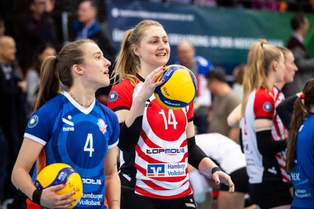 Fiona Dittmann (ETV Hamburger Volksbank Volleys, 14) mit Sarah Stiriz (ETV Hamburger Volksbank Volleys, 04) GER, Allianz MTV Stuttgart - ETV Hamburger Volksbank Volleys, Volleyball Bundesliga, VBL, Spielzeit 2025 2026, 11.01.2026 GER, Allianz MTV Stuttgart - ETV Hamburger Volksbank Volleys, Volleyball Bundesliga, VBL, Spielzeit 2025 2026, 11.01.2026 Stuttgart Copyright: xSandyxDinkelackerx EP_SDR