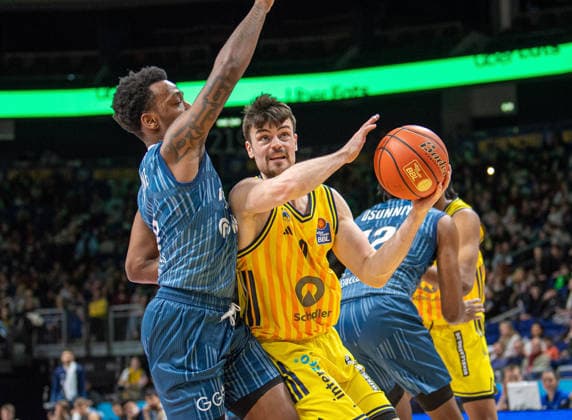 Basketball, Herren, Saison 2025 2026, easyCredit BBL (15. Spieltag), Alba Berlin - MLP Academics Heidelberg, v.l. Damariae Horne (Heidelberg), Jonas Mattiseck (Alba), 11.01.2026, Copyright: xSebastianxRäppold MatthiasxKochx