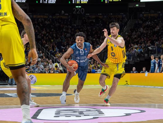 Basketball, Herren, Saison 2025 2026, easyCredit BBL (15. Spieltag), Alba Berlin - MLP Academics Heidelberg, v.l. Eric Reed II (Heidelberg), Jonas Mattiseck (Alba), 11.01.2026, Copyright: xSebastianxRäppold MatthiasxKochx