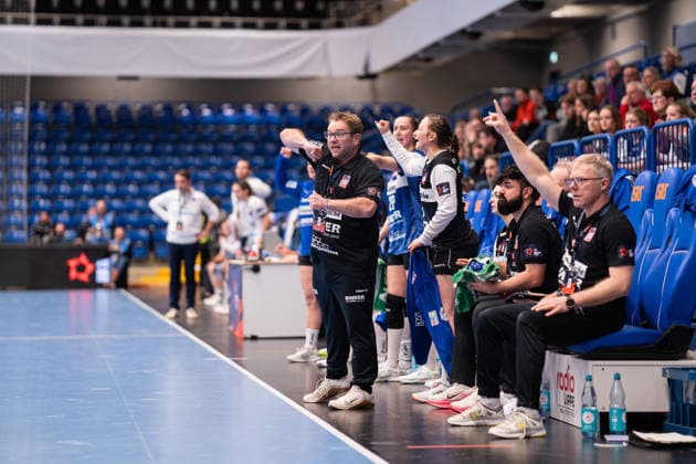 HSG Blomberg-Lippe (GER) vs. Chambray Touraine Handball (FRA), Handball, EHF European League Women, Gruppenphase, 11.1.2026, Saision 2025 2026, Lemgo Steffen Birkner (HSG Blomberg-Lippe, Trainer) gestikuliert Lemgo Phoenix Contact Arena Deutschland