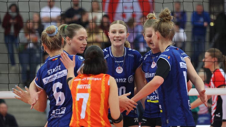Stuttgart , Volleyball Bundesliga Allianz MTV Stuttgart vs. ETV Hamburger Volksbank Volleys , Jubel Stuttgart , mitte: Marie Steinhilber