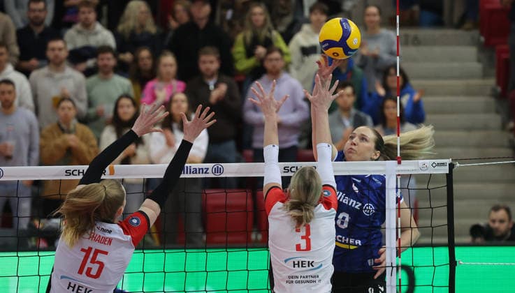 Stuttgart , Volleyball Bundesliga Allianz MTV Stuttgart vs. ETV Hamburger Volksbank Volleys , rechts: Eleanor Holthaus ( Stuttgart )