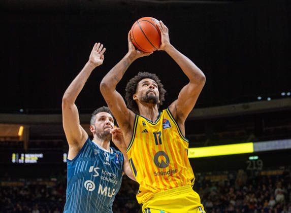 Basketball, Herren, Saison 2025 2026, easyCredit BBL (15. Spieltag), Alba Berlin - MLP Academics Heidelberg, v.l. Paul Zipser (Heidelberg), Norris Agbakoko (Alba), 11.01.2026, Copyright: xSebastianxRäppold MatthiasxKochx