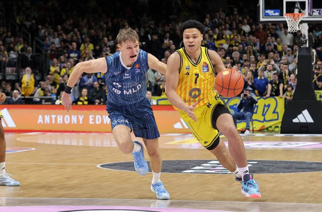 Niklas Würzner, Jack Kayil am Ball Basketball BBL Bundesliga Herren 15. Spieltag Saison 2025 2026 11.01.2026 ALBA Berlin vs MLP Academics Heidelberg